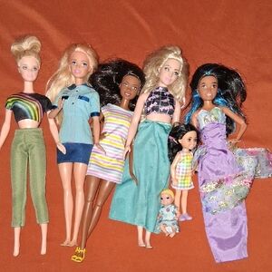 Barbie Doll Set with 7 Barbies And Colorful Outfits
